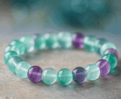 フローライトの意味と効果|学習運と癒しをサポートする天然石ブレスレット